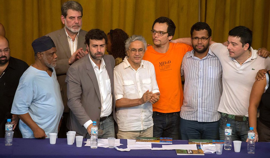 Artistas se reúnem no Rio em ato contra Feliciano (Foto: Justo) Artistas se reúnem no Rio em ato contra Feliciano