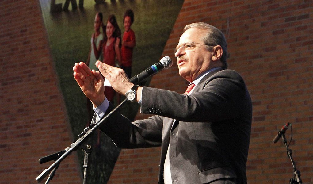 PORTO ALEGRE,RS,24.07.2013:TARSO GENRO/ABERTURA EXPOINTER - Governador do Rio Grande do Sul, Tarso Genro discursa na cerimônia de lançamento da 36ª edição da Expointer, na manha desta quarta-feira (24), durante almoço na Casa do Gaúcho, no Parque Harmonia (Foto: Leonardo Lucena) PORTO ALEGRE,RS,24.07.2013:TARSO GENRO/ABERTURA EXPOINTER - Governador do Rio Grande do Sul, Tarso Genro discursa na cerimônia de lançamento da 36ª edição da Expointer, na manha desta quarta-feira (24), durante almoço na Casa do Gaúcho, no Parque Harmonia
