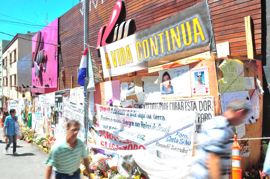 Boate Kiss: Justiça aceita denúncia contra oito Boate Kiss: Justiça aceita denúncia contra oito