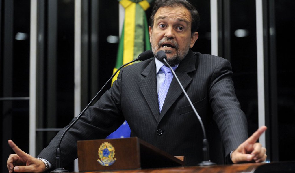 Walter Pinheiro se recusa a receber 14° e 15° salários (Foto: Moreira Mariz) Walter Pinheiro se recusa a receber 14° e 15° salários