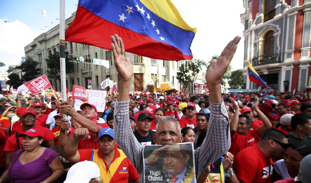 OEA “apoia totalmente” decisão sobre posse de Chávez (Foto: STRINGER/VENEZUELA) OEA “apoia totalmente” decisão sobre posse de Chávez