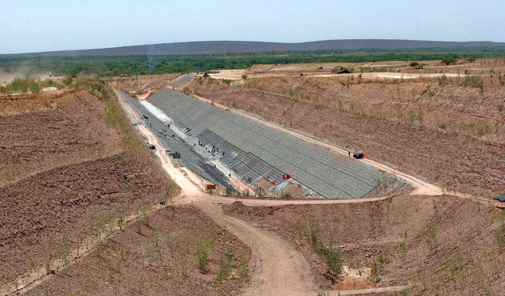 Transposição amplia número de contratações (Foto: Alan Marques/Folhapress) Transposição amplia número de contratações