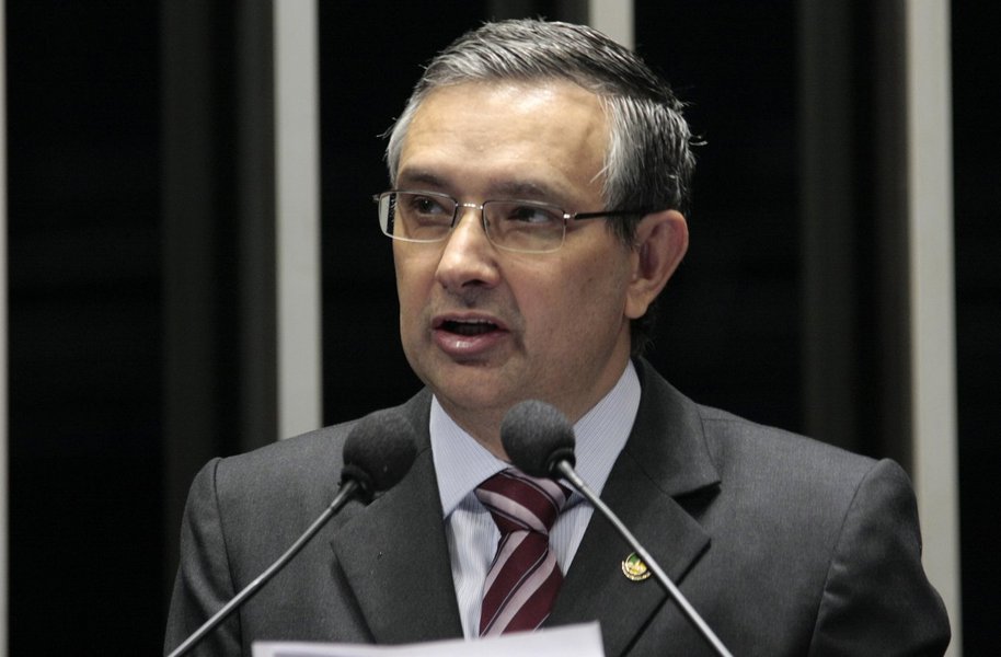 Sergipe poderá perder recursos do FPE, alerta Eduardo Amorim (Foto: Luiz Alves) Sergipe poderá perder recursos do FPE, alerta Eduardo Amorim