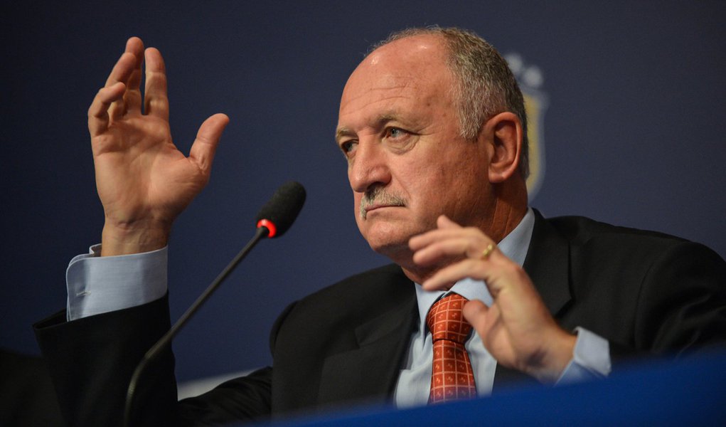 Felipão reconhece: torcedor está distante da seleção Felipão reconhece: torcedor está distante da seleção