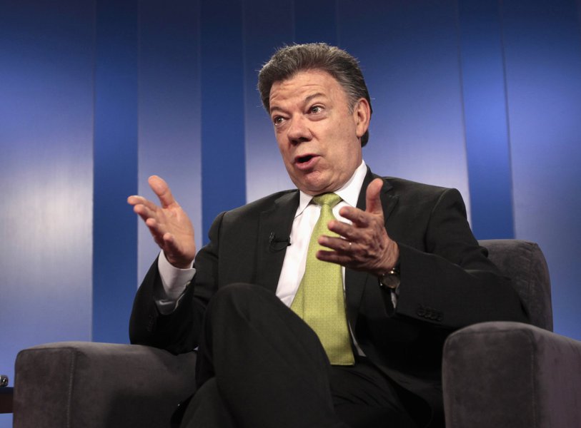 Colombia's President Juan Manuel Santos speaks during a Reuters interview at the presidential palace in Bogota August 8, 2013. Colombia's FARC rebel leaders negotiating peace with the government must return to the jungles and end their days on the battlef (Foto: Gisele Federicce) Colombia's President Juan Manuel Santos speaks during a Reuters interview at the presidential palace in Bogota August 8, 2013. Colombia's FARC rebel leaders negotiating peace with the government must return to the jungles and end their days on the battlef