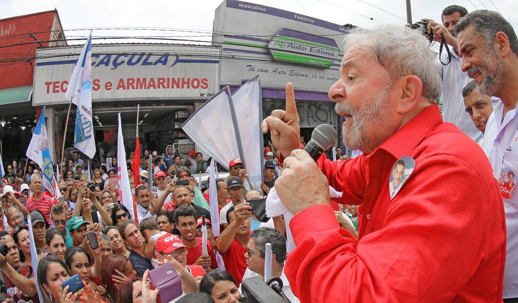 Foto: Ricardo Stuckert/ Instituto Lula Lula durante carreata em Itapevi, São Paulo (Foto: Gisele Federicce) www.brasil247.com - Foto: Ricardo Stuckert/ Instituto Lula Lula durante carreata em Itapevi, São Paulo