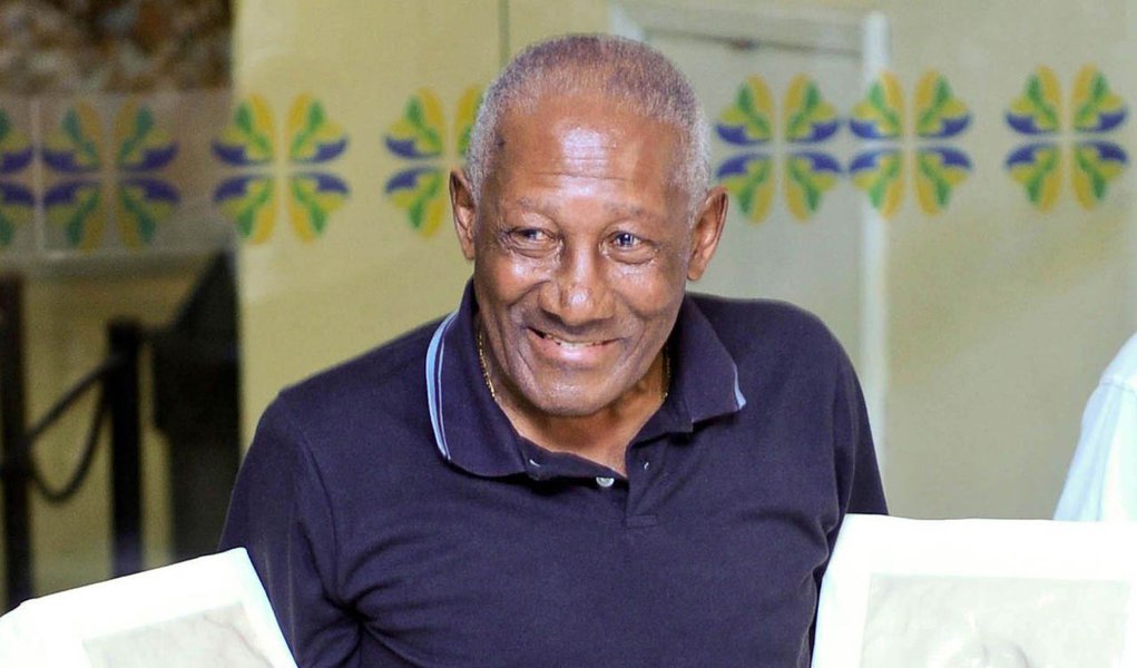 Ex-jogador Djalma Santos morre aos 84 anos (Foto: Celso Pupo/Fotoarena/Folhapress) Ex-jogador Djalma Santos morre aos 84 anos