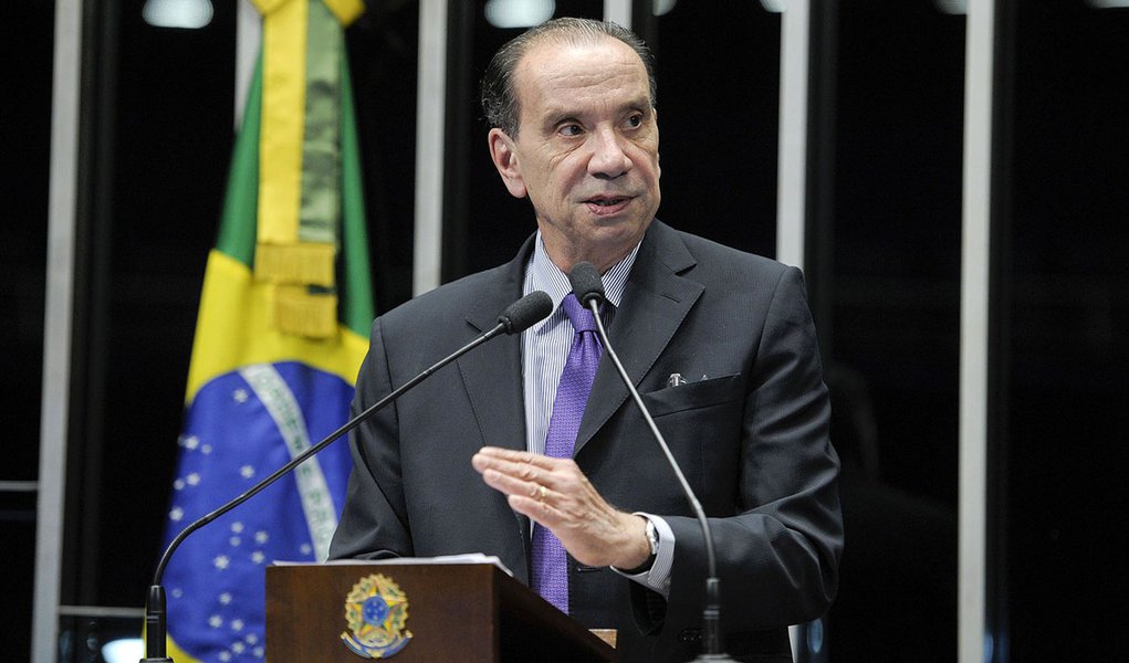 Em discurso na tribuna do Senado, senador Aloysio Nunes Ferreira (PSDB-SP) (Foto: Roberta Namour) Em discurso na tribuna do Senado, senador Aloysio Nunes Ferreira (PSDB-SP)