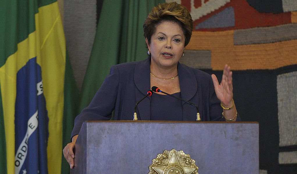 Dilma trata de cortes no Orçamento com ministros (Foto: Antonio Cruz) Dilma trata de cortes no Orçamento com ministros