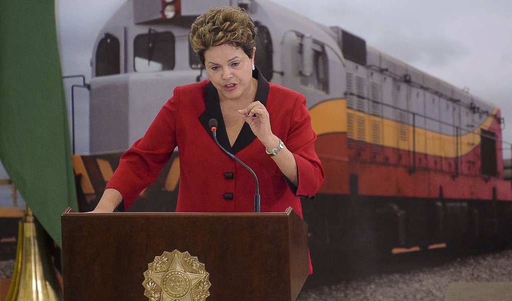 Dilma nega que plano de concessões seja privatização (Foto: Wilson Dias/ABr ) Dilma nega que plano de concessões seja privatização