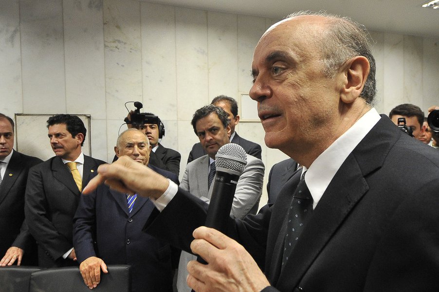 Serra recebe alta de hospital em São Paulo (Foto: JOSE CRUZ) Serra recebe alta de hospital em São Paulo