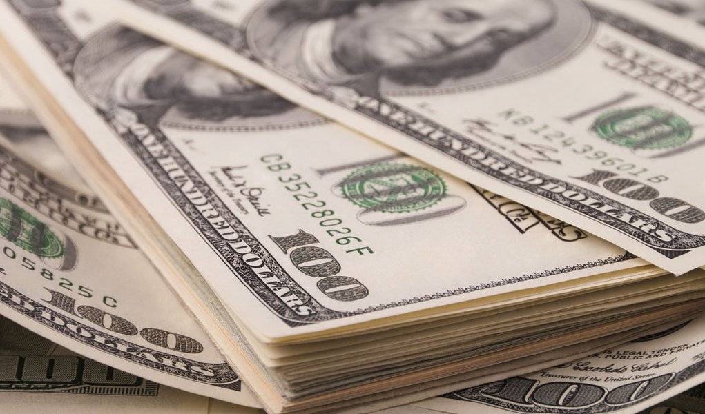 Dívida atrelada ao dólar é a maior em dez anos (Foto: Shutterstock) Dívida atrelada ao dólar é a maior em dez anos
