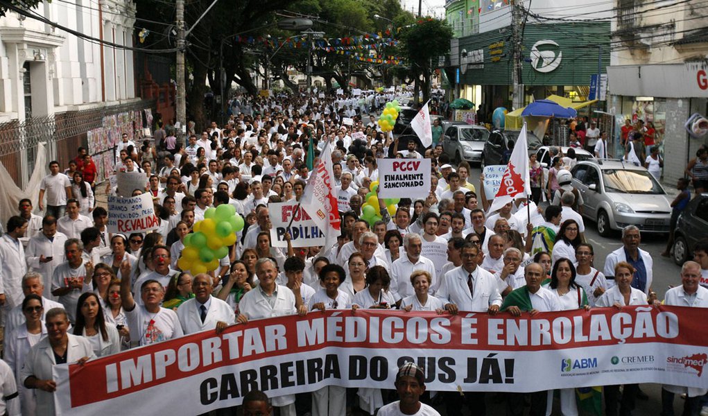 Médicos farão protestos em pelo menos 13 estados Médicos farão protestos em pelo menos 13 estados