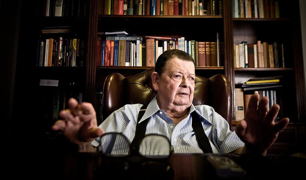 Economista e ex-ministro Antonio Delfim Netto concede entrevista em seu escritório no bairro do Pacaembu, em São Paulo. (Foto: Roberta Namour) Economista e ex-ministro Antonio Delfim Netto concede entrevista em seu escritório no bairro do Pacaembu, em São Paulo.
