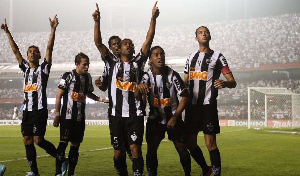 Atlético-MG aproveita um a mais e bate São Paulo (Foto: Piervi Fonseca/AGIF) Atlético-MG aproveita um a mais e bate São Paulo