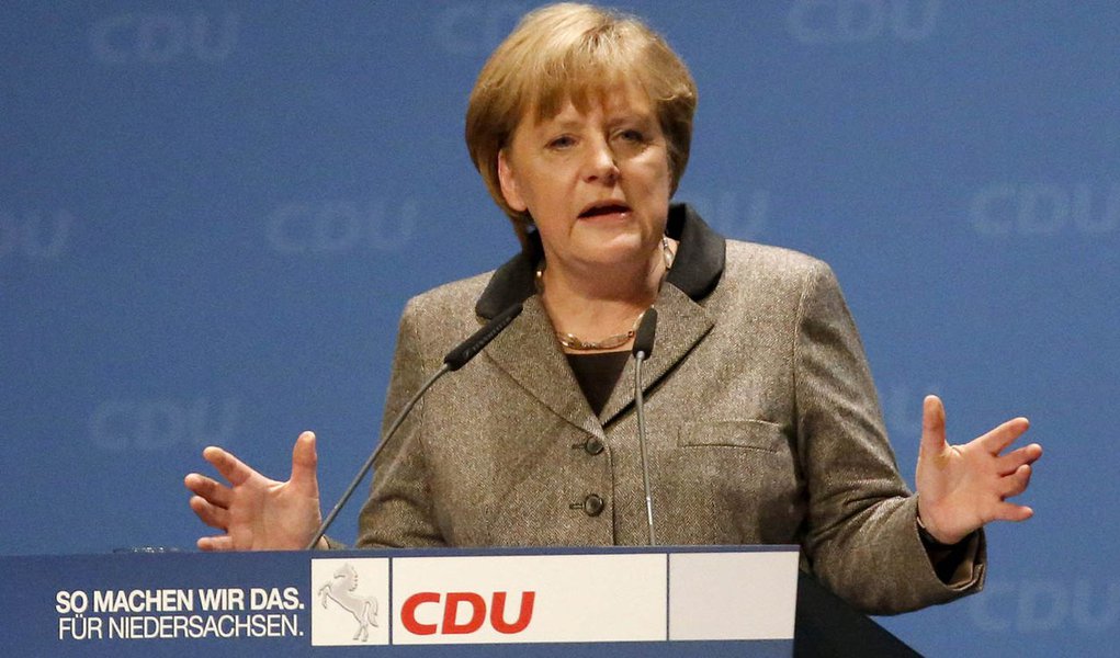 Aliados de Merkel, desafiando o SPD, querem cortes nos impostos das empresas (Foto: MORRIS MAC MATZEN) Aliados de Merkel, desafiando o SPD, querem cortes nos impostos das empresas