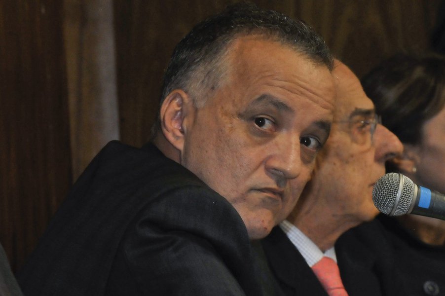 Justiça tira tornozeleira de Cachoeira e libera viagens (Foto: JOSE CRUZ / Agencia Brasil) Justiça tira tornozeleira de Cachoeira e libera viagens