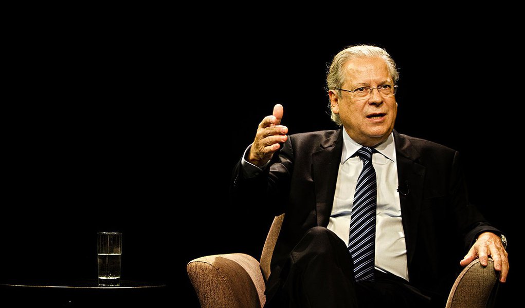 Biografia de Dirceu por editor de Veja é engavetada (Foto: Marlene Bergamo) Biografia de Dirceu por editor de Veja é engavetada