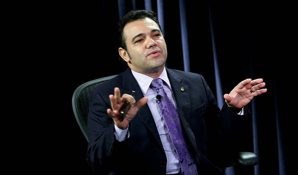 Folha de S. Paulo na contramão dos direitos LGBTs (Foto: Alan Marques/0621 FOLHAPRESS) Folha de S. Paulo na contramão dos direitos LGBTs
