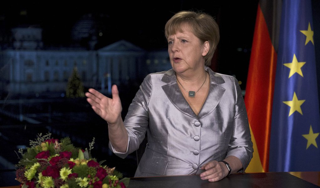 Merkel prega regulação contra espionagem na web (Foto: POOL) Merkel prega regulação contra espionagem na web