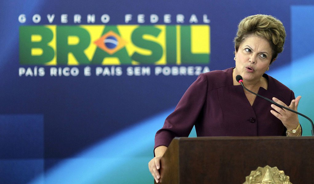 Dilma sanciona Orçamento que prevê crescimento de 4,5% (Foto: UESLEI MARCELINO) Dilma sanciona Orçamento que prevê crescimento de 4,5%