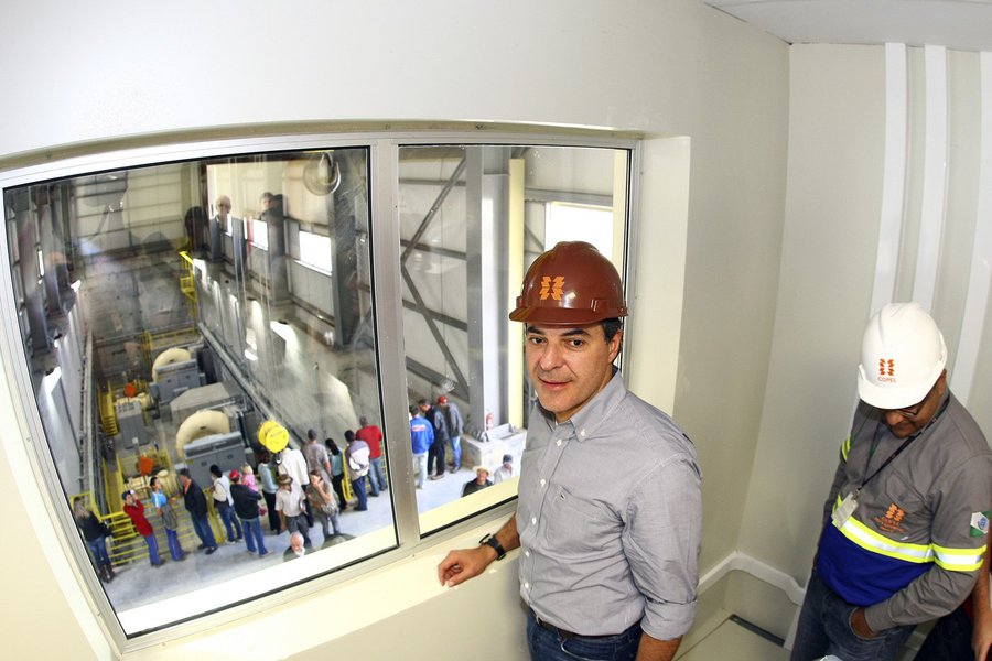 Governador Beto Richa inaugura a Pequena Central Hidrelétrica Cavernoso II, entre os municípios de Virmond e Candói, no Centro-Sul do Estado. Virmond, 16/08/2013. Foto: Jonas Oliveira/ANPr (Foto: Gisele Federicce) Governador Beto Richa inaugura a Pequena Central Hidrelétrica Cavernoso II, entre os municípios de Virmond e Candói, no Centro-Sul do Estado. Virmond, 16/08/2013. Foto: Jonas Oliveira/ANPr