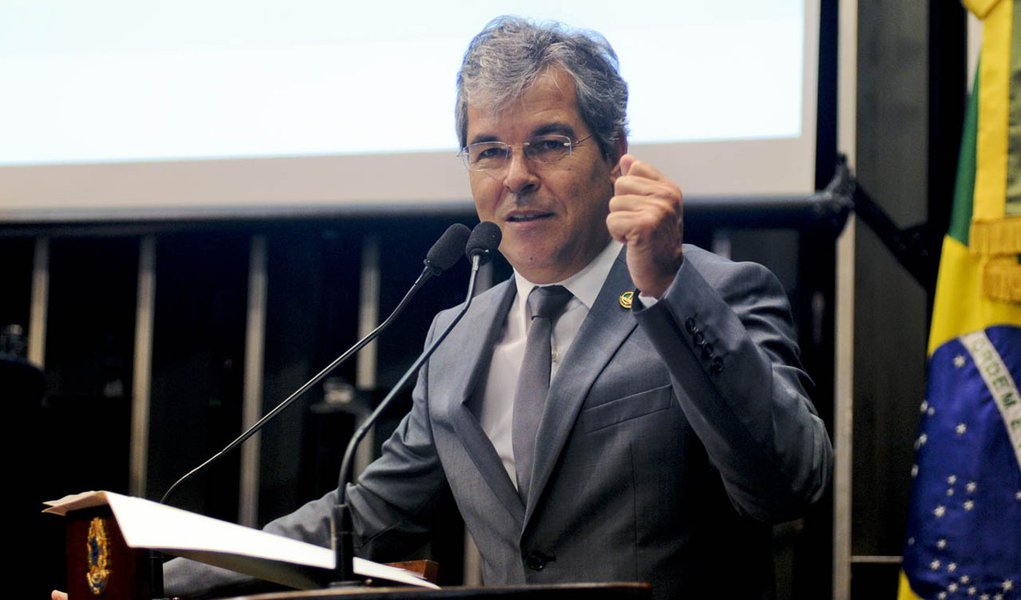 Viana propõe adiar restrições a novos partidos (Foto: Geraldo Magela) Viana propõe adiar restrições a novos partidos