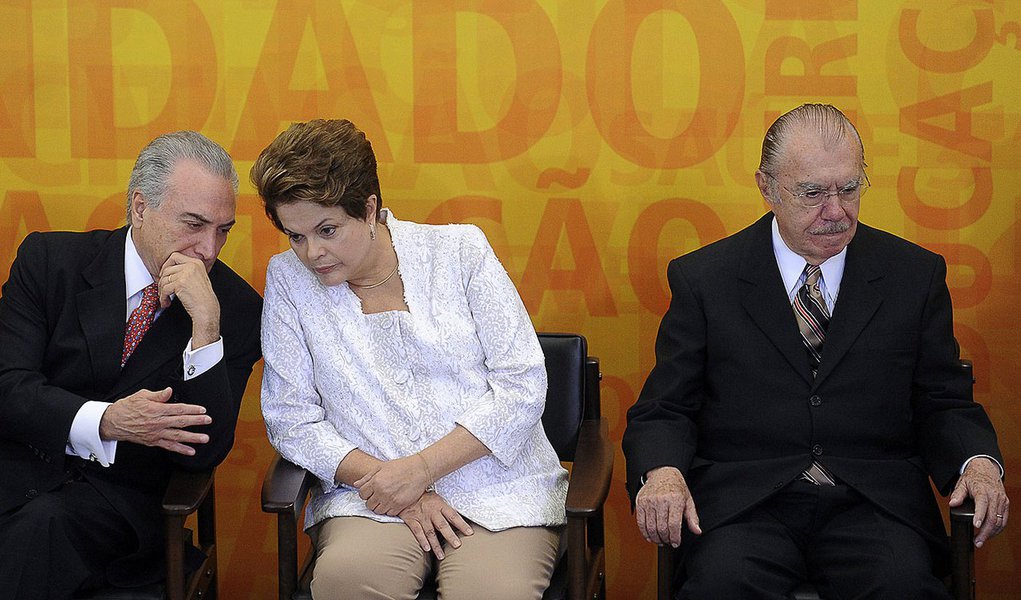 Dilma pede união de seu principal aliado: PMDB (Foto: Wilson Dias/Agencia Brasil) Dilma pede união de seu principal aliado: PMDB
