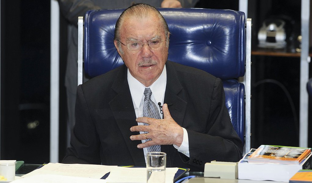 Sarney deixa unidade de tratamento semi-intensiva (Foto: José Cruz) Sarney deixa unidade de tratamento semi-intensiva