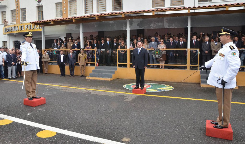 Perillo pede empenho ao novo comandante da PM (Foto: RODRIGO CABRAL) Perillo pede empenho ao novo comandante da PM