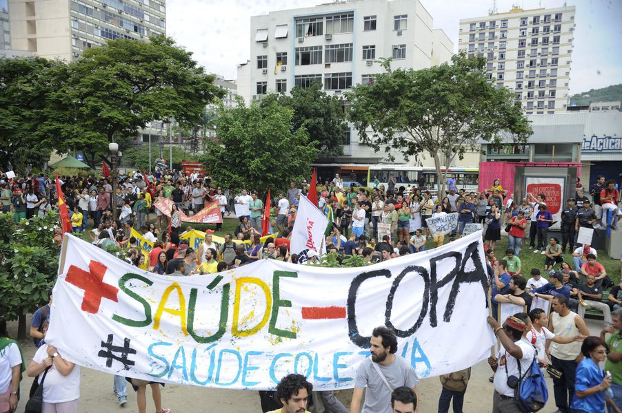 Pedido de CPI da Copa tem assinaturas conferidas (Foto: Tania Rego) Pedido de CPI da Copa tem assinaturas conferidas