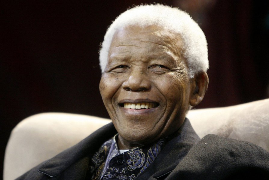 Mandela responde "positivamente" a tratamento (Foto: MIKE HUTCHINGS) Mandela responde "positivamente" a tratamento