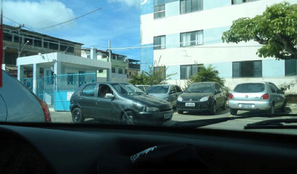 Moradores bloqueiam pista no Santo Inácio (Foto: Divulgação) Moradores bloqueiam pista no Santo Inácio