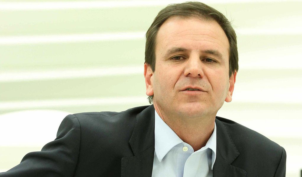 SAO PAULO, SP - 30.08.2013: RODA VIVA/EDUARDO PAES - O prefeito do Rio de Janeiro, Eduardo Paes (PMDB), é entrevista no programa Roda Viva, da TV Cultura, na noite desta sexta-feira. O programa gravado ira ao ar na proxima segunda-feira. (Foto: Carlos Pes (Foto: Leonardo Lucena) SAO PAULO, SP - 30.08.2013: RODA VIVA/EDUARDO PAES - O prefeito do Rio de Janeiro, Eduardo Paes (PMDB), é entrevista no programa Roda Viva, da TV Cultura, na noite desta sexta-feira. O programa gravado ira ao ar na proxima segunda-feira. (Foto: Carlos Pes