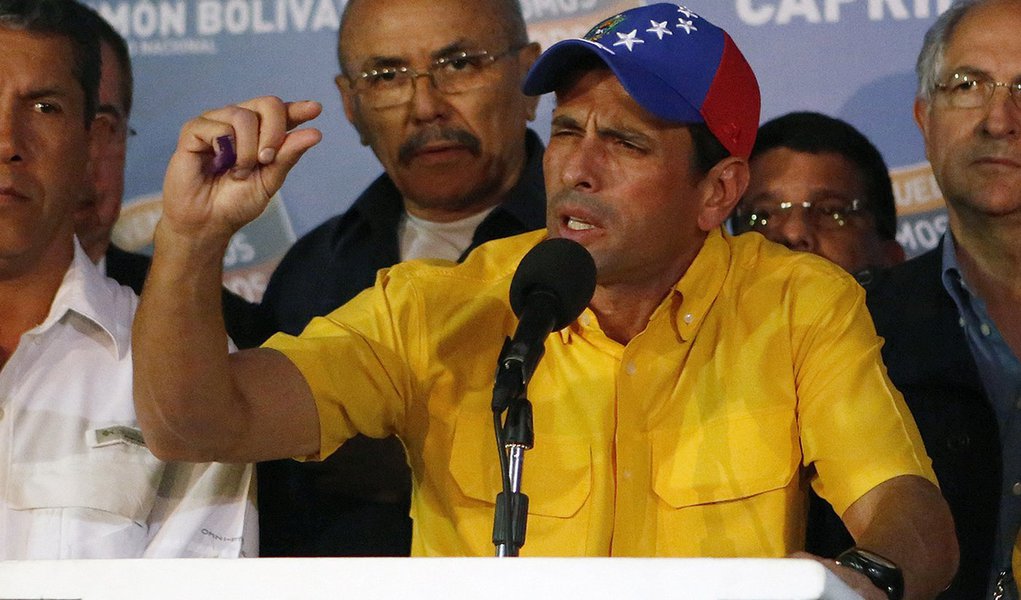 Capriles acusa Maduro de querer matá-lo com ataque a bomba (Foto: STRINGER/VENEZUELA) Capriles acusa Maduro de querer matá-lo com ataque a bomba