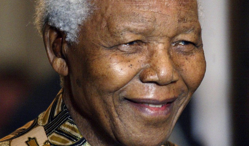 Mandela se recupera bem, diz governo sul-africano (Foto: LEONHARD FOEGER) Mandela se recupera bem, diz governo sul-africano