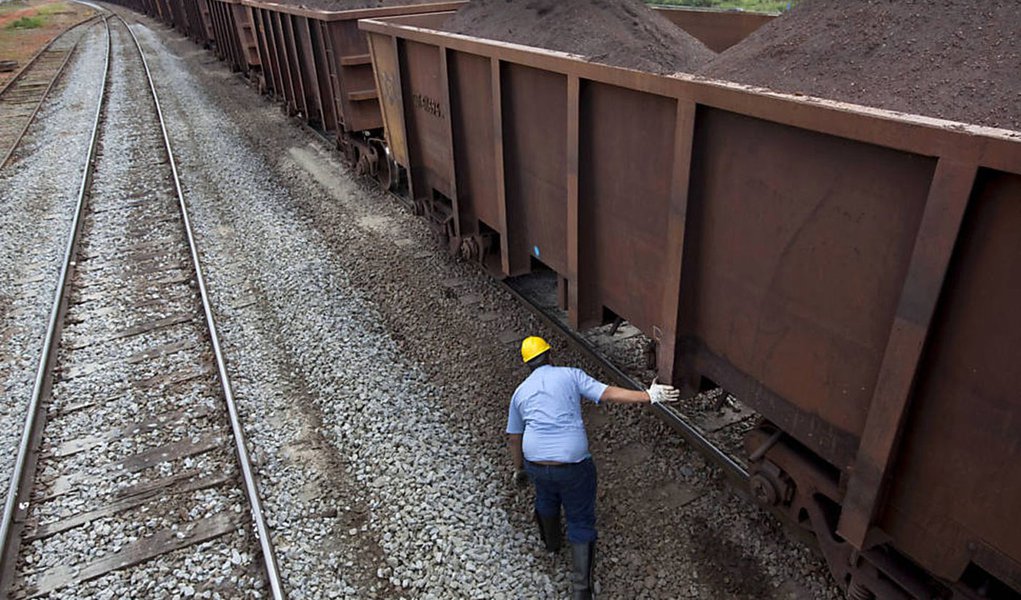 Queda nos preços de minério de ferro prejudica mais a CNS (Foto: Lalo de Almeida/Folhapress) Queda nos preços de minério de ferro prejudica mais a CNS