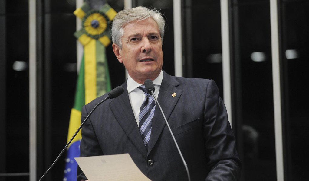 Collor: "estou pronto para provar minha inocência" (Foto: Moreira Mariz) Collor: "estou pronto para provar minha inocência"