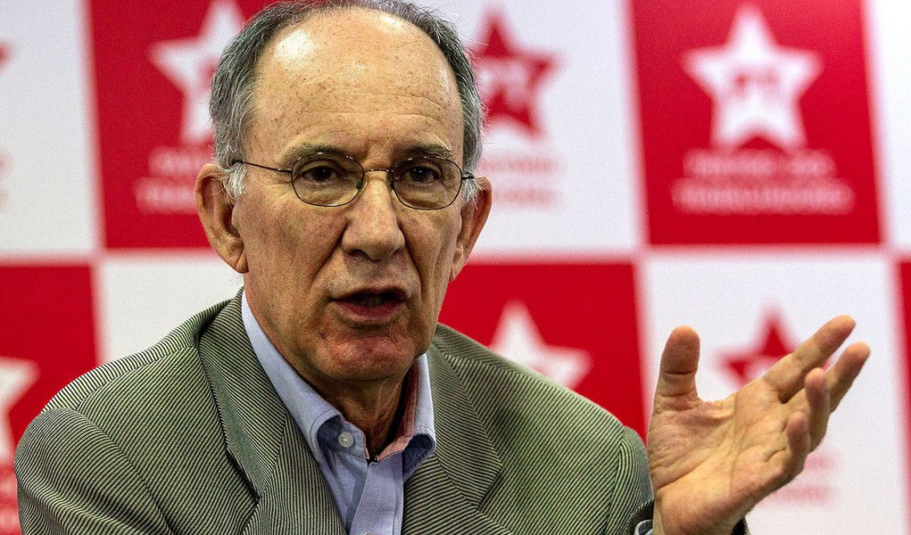 Depois de protestos, Rui Falcão defende candidaturas de oposição (Foto: Claudio Manculi/Frame) Depois de protestos, Rui Falcão defende candidaturas de oposição