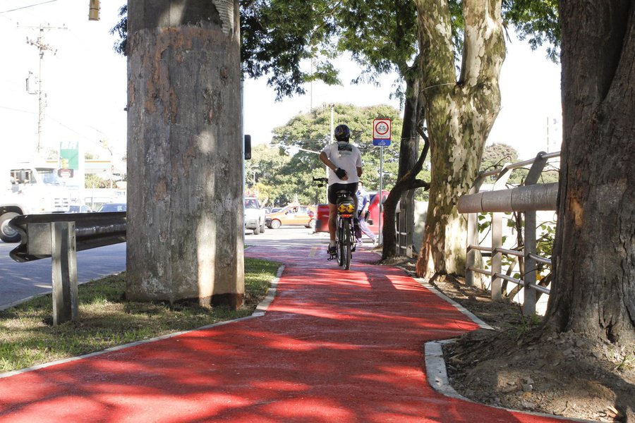 Porto Alegre, 07/05/2012 Prefeito José Fortunati na entrega do 1º trecho da ciclovia da Av. Ipiranga
Local: trecho localizado entre a Érico Veríssimo e Azenha
Foto: Cristine Rochol/PMPA (Foto: Leonardo Lucena) Porto Alegre, 07/05/2012 Prefeito José Fortunati na entrega do 1º trecho da ciclovia da Av. Ipiranga
Local: trecho localizado entre a Érico Veríssimo e Azenha
Foto: Cristine Rochol/PMPA