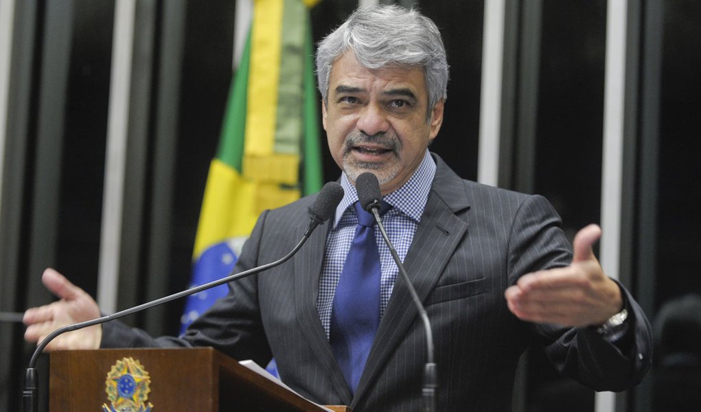 Em discurso na tribuna do Senado, senador Humberto Costa (PT-PE) (Foto: Paulo Emílio) Em discurso na tribuna do Senado, senador Humberto Costa (PT-PE)