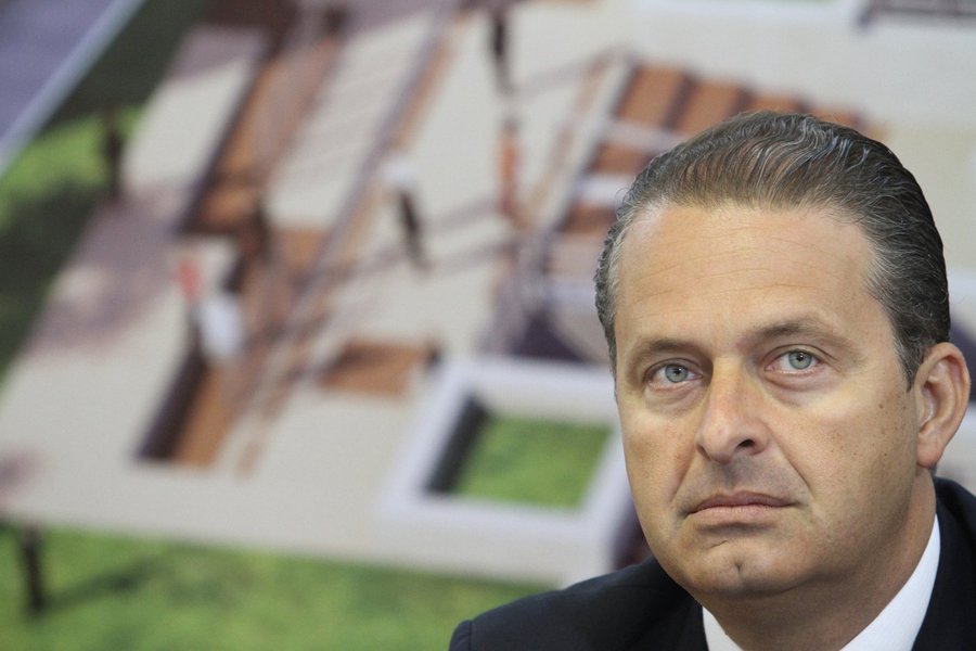 Campos terá que sufocar resistência interna antes de 2014 (Foto: Guga Matos / JC Imagem) Campos terá que sufocar resistência interna antes de 2014