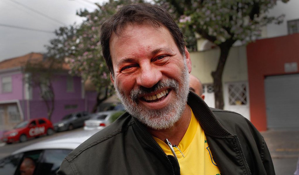 Delúbio desabafa: “Confio em Deus e na Justiça” (Foto: Alessandro Shinoda/Folhapress) Delúbio desabafa: “Confio em Deus e na Justiça”