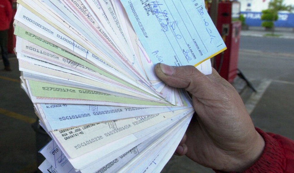 Cai o número de cheques voadores (Foto: Divulgação) Cai o número de cheques voadores
