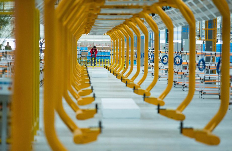 A atividade da indústria brasileira voltou a mostrar expansão em agosto após quatro meses de contração, favorecida pelo aumento da produção com o fim da Copa do Mundo e pela atividade de compras, de acordo com o PMI. 28/06/2014 REUTERS/Roosevelt Cassio (Foto: Gisele Federicce) A atividade da indústria brasileira voltou a mostrar expansão em agosto após quatro meses de contração, favorecida pelo aumento da produção com o fim da Copa do Mundo e pela atividade de compras, de acordo com o PMI. 28/06/2014 REUTERS/Roosevelt Cassio