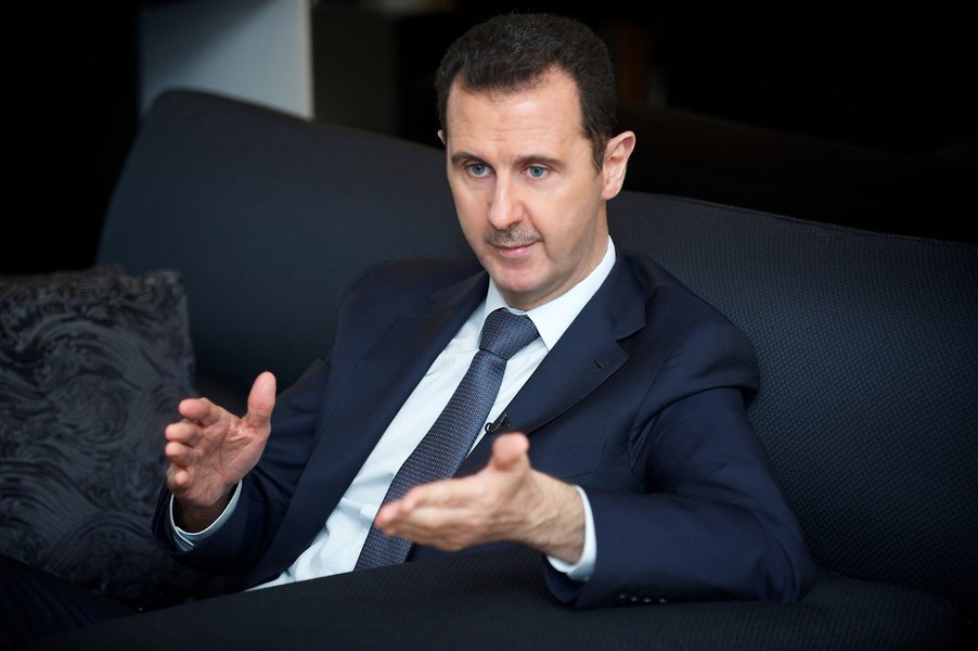 Syria's president Bashar al-Assad gestures during an interview with French daily Le Figaro in Damascus in this handout distributed by Syria's national news agency SANA on September 2, 2013. REUTERS/SANA/Handout (SYRIA - Tags: CONFLICT CIVIL UNREST POLITI (Foto: Gisele Federicce) Syria's president Bashar al-Assad gestures during an interview with French daily Le Figaro in Damascus in this handout distributed by Syria's national news agency SANA on September 2, 2013. REUTERS/SANA/Handout (SYRIA - Tags: CONFLICT CIVIL UNREST POLITI