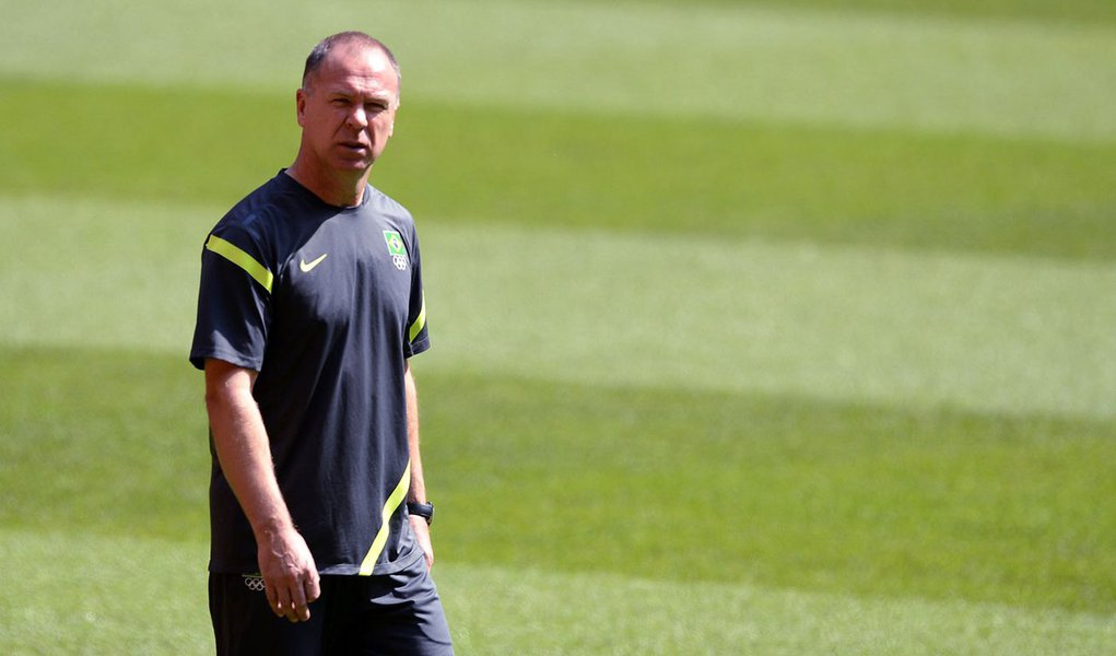 Mano confirma nova convocação da Seleção para quinta-feira (Foto: NIGEL RODDIS/Reuters) Mano confirma nova convocação da Seleção para quinta-feira