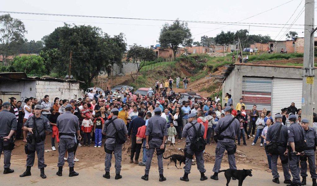 Após confronto, reintegração de posse é suspensa em São Paulo (Foto: Adriano Lima) Após confronto, reintegração de posse é suspensa em São Paulo