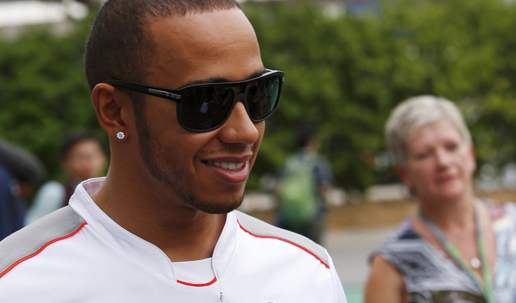 Hamilton é o mais rápido em treinos livres na China (Foto: REUTERS/Edgar Su ) Hamilton é o mais rápido em treinos livres na China