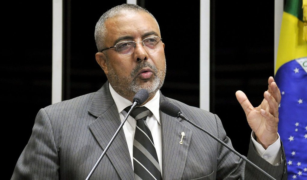 Senador Paulo Paim (PT-RS) diz que o Congresso ratificará com rapidez a criação do banco de desenvolvimento do Brics (Foto: Leonardo Lucena) Senador Paulo Paim (PT-RS) diz que o Congresso ratificará com rapidez a criação do banco de desenvolvimento do Brics
